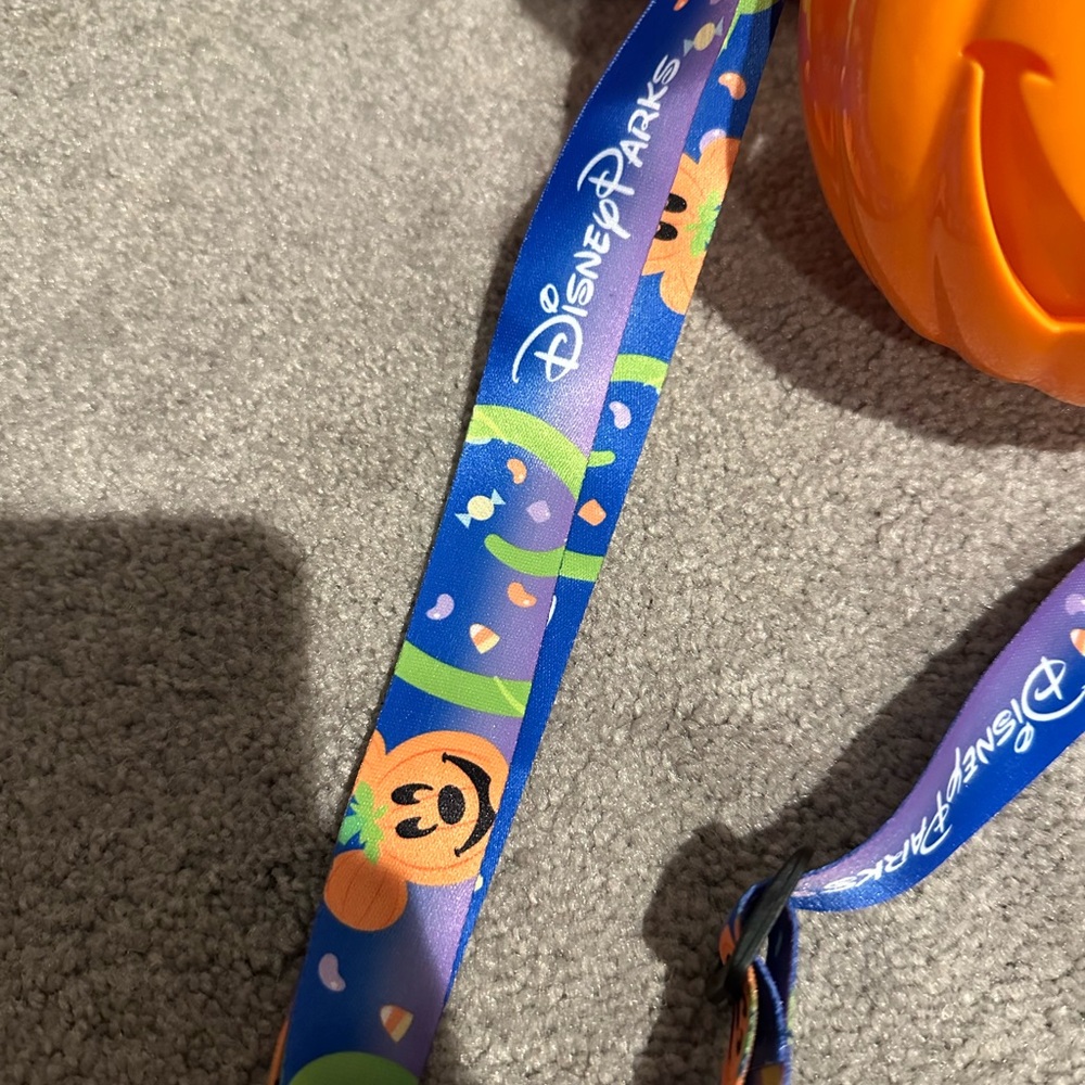 NWT Mickey Jack-O-Lantern Light Up Sipper - Picture 4 of 5